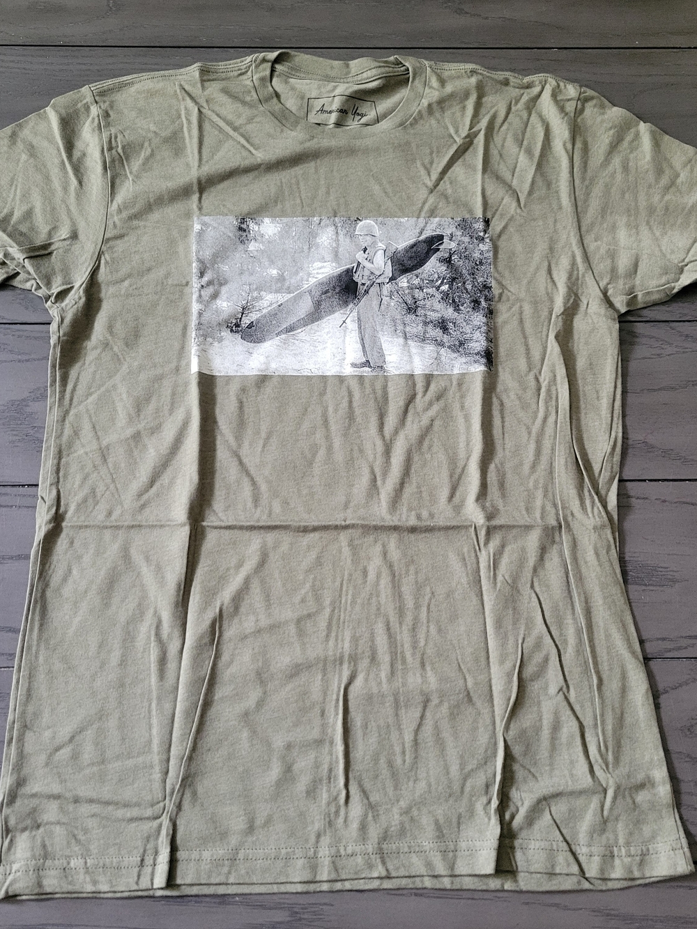American Yogi Surfing T-Shirt with Graphic Size M